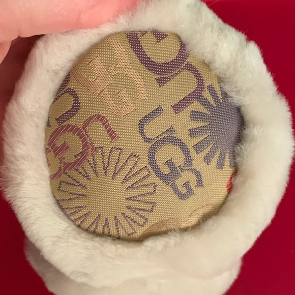 Ugg Shearling Sheepskin Ear Muffs - Picture 6 of 9